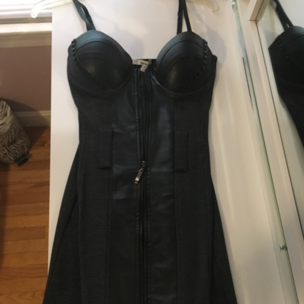 Black zip up dress - Picture 5 of 5